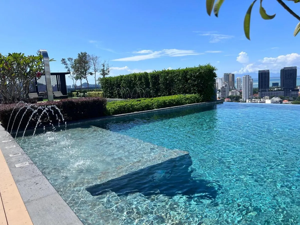 Luxury & Glamorous Suite#Georgetown#Infinitypool# 2 Bedroom Living Room With Double Bed アパート